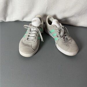 Adidas Women's Sneakers in Light Gray and Mint Green